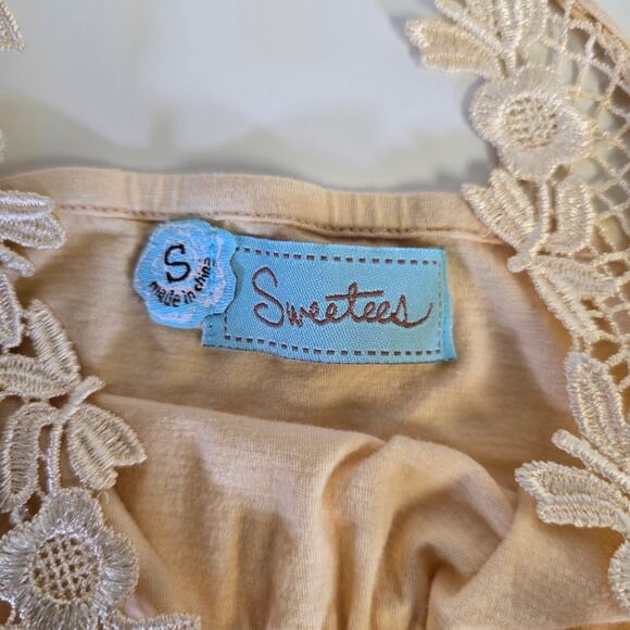 Sweetees Floral Lace Halter Top size Small - Picture 4 of 7
